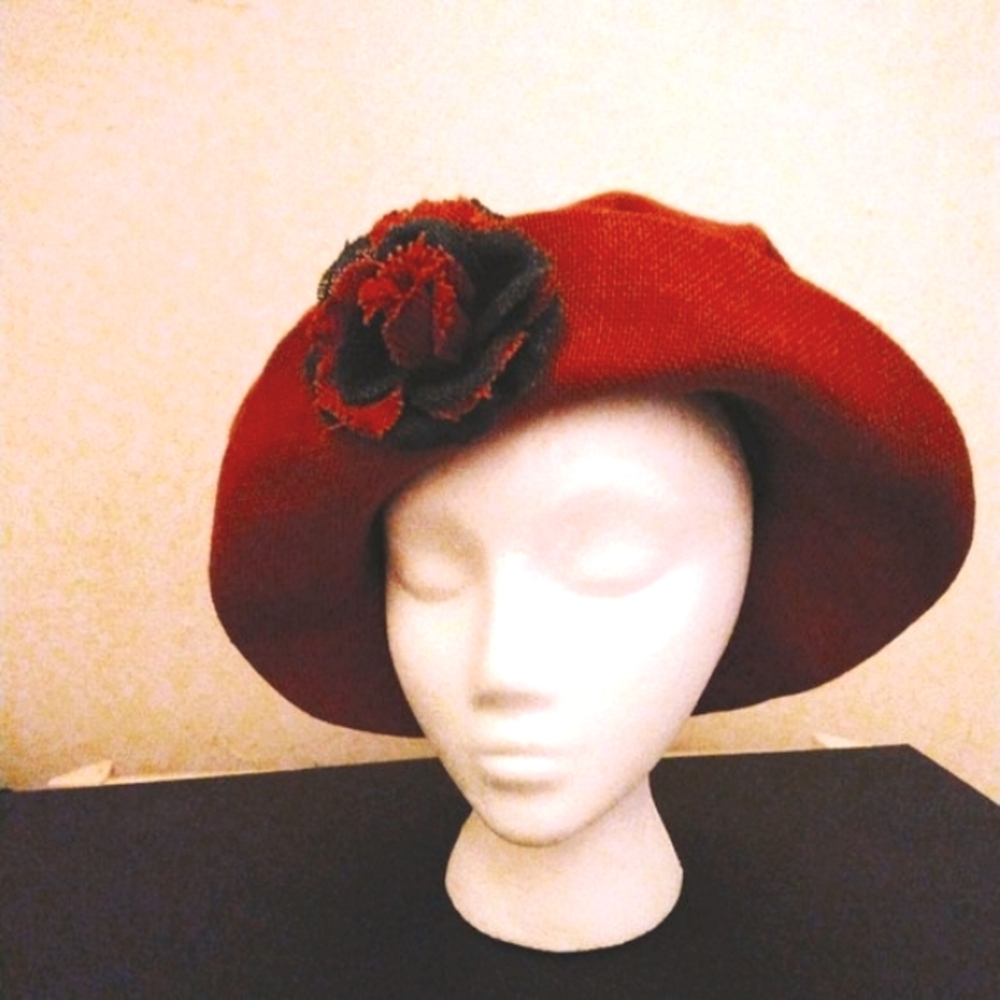 Lovely brown hat with floral accent in front